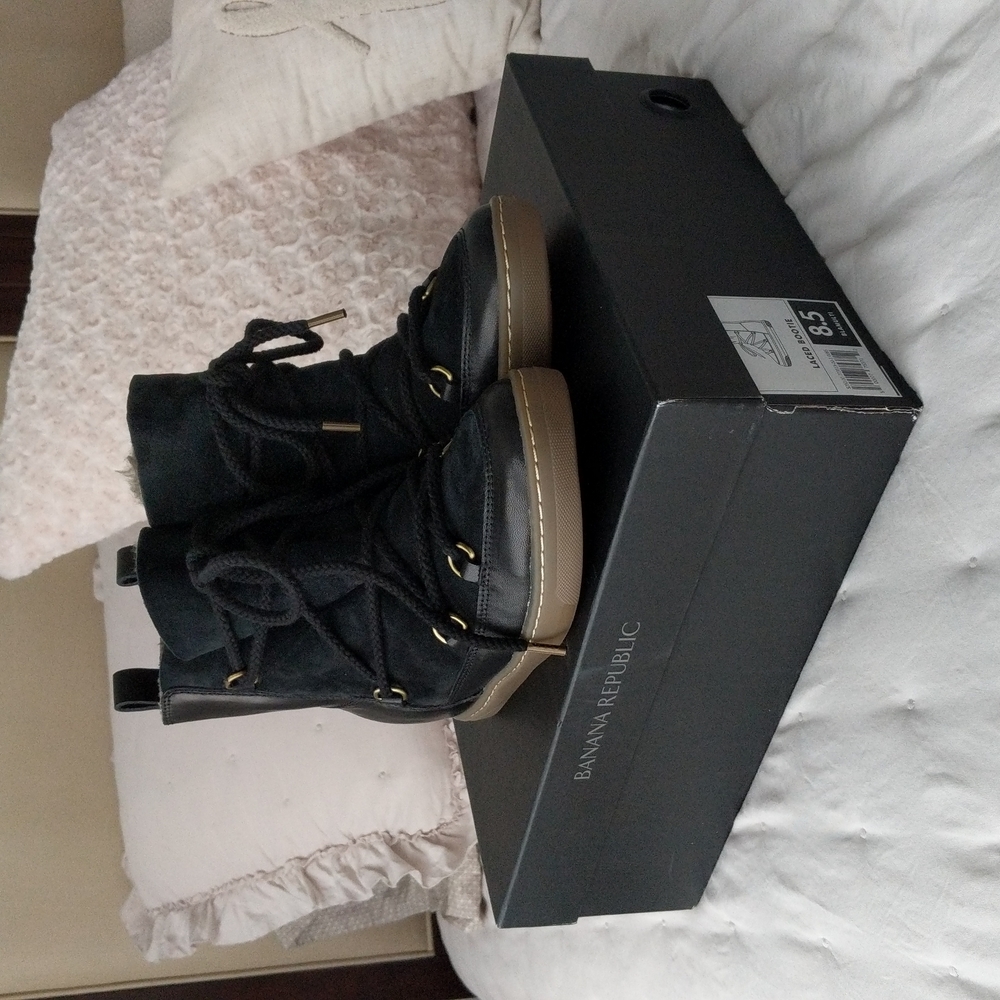 Banana Republic Laced Booties NIB - Picture 5 of 6